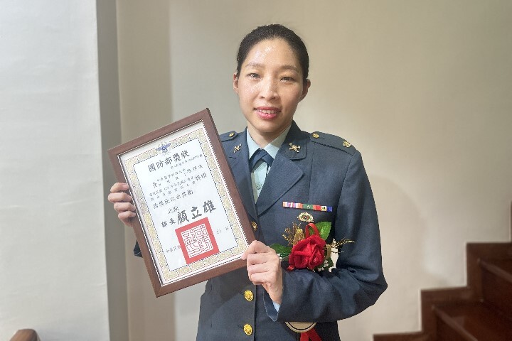 中華醫事科技大學施秝淇教官推動全民國防教育卓越，榮獲個人獎殊榮