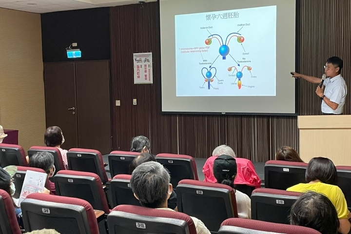 「身心樂活齊步走」系列講座針對不同主題邀請專業領域學者專家主講，為民眾帶來知識學習與身心靈成長的雞湯