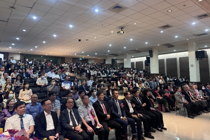 中華醫大57週年校慶出席貴賓冠蓋雲集,典禮隆重溫馨