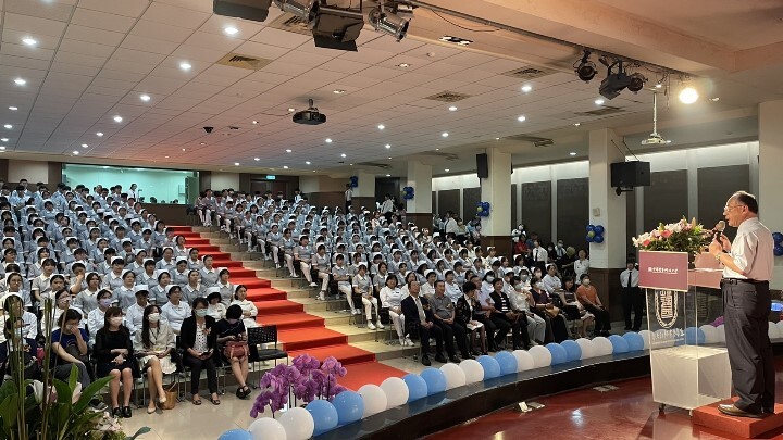 中華醫大113年護理系加冠典禮各界貴賓雲集,典禮過程莊嚴隆重