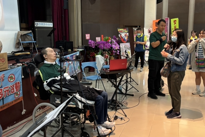 曾是搖滾創作歌手的李振全車禍重創脊椎、終身須靠輪椅代步,他與個人的經歷和中華醫大師生分享生命的故事,籲請大家注意交通安全、愛惜生命