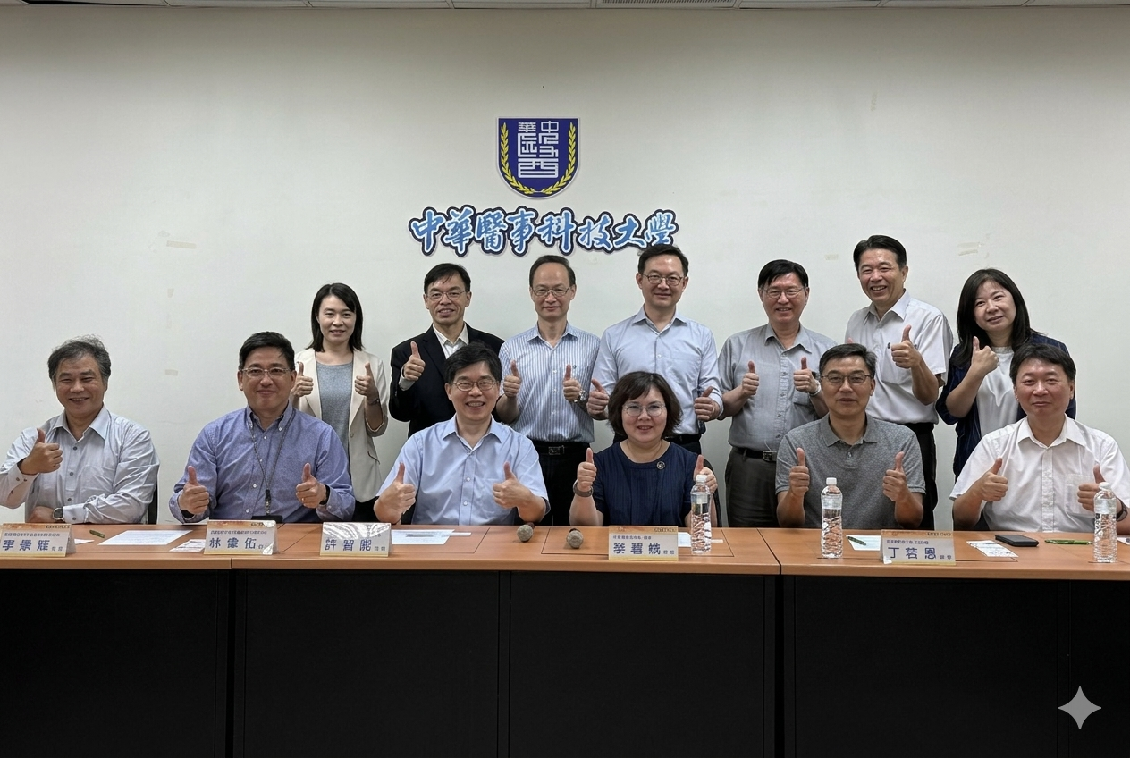 高醫大生命科學院許智能(左)帶領的學術團隊主管和中華醫大李碧娥校長帶領的學術主管相見歡，期盼高教和技職教育攜手共創利基。