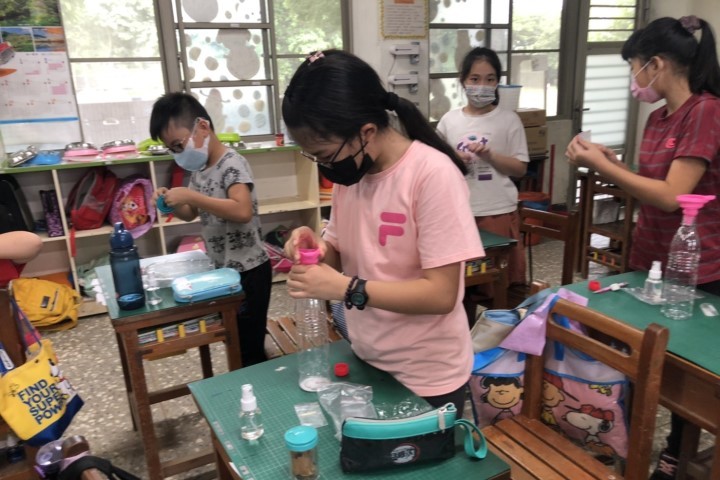 中華醫大科普食品教育前進偏鄉,帶領學童實作體驗科學