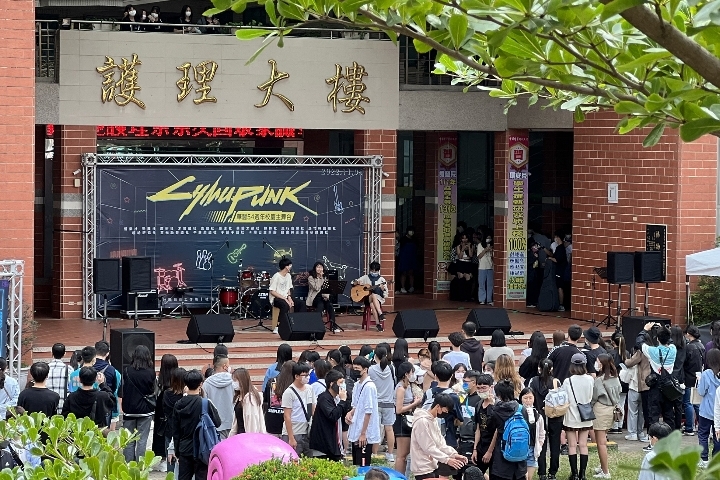 迎接54歲校慶生日中華醫大學生社團主文化祭音樂會接力演出high熱校園