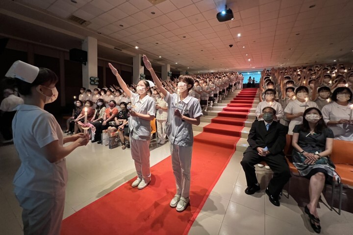 全體加冠生在宣誓代表引領下進行宣誓,過程莊嚴隆重