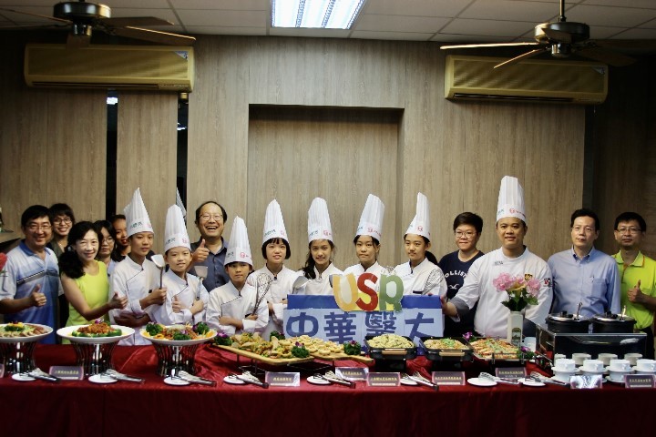 中華醫大USR團隊結合學校的教師專業社群協同南大附小師生，開發9道創意草菇為柳營果毅社區草菇產業創生