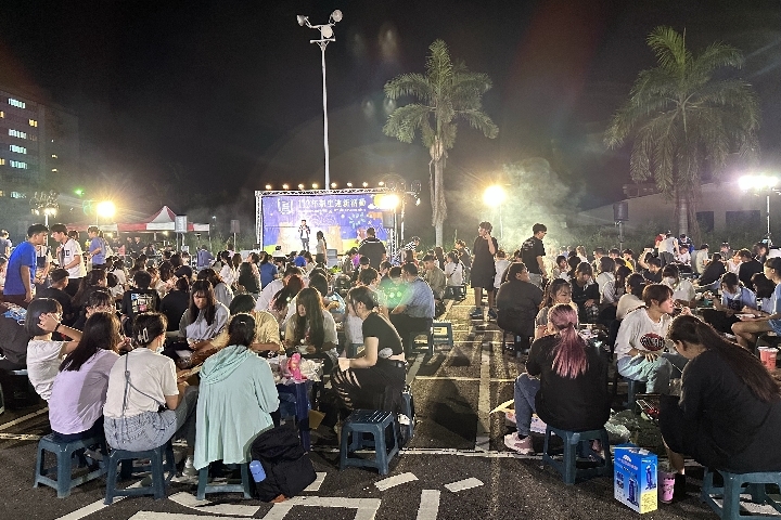 中華醫大新生訓練校園烤肉聯誼及新聲代歌唱賽,為迎新活動掀起高潮