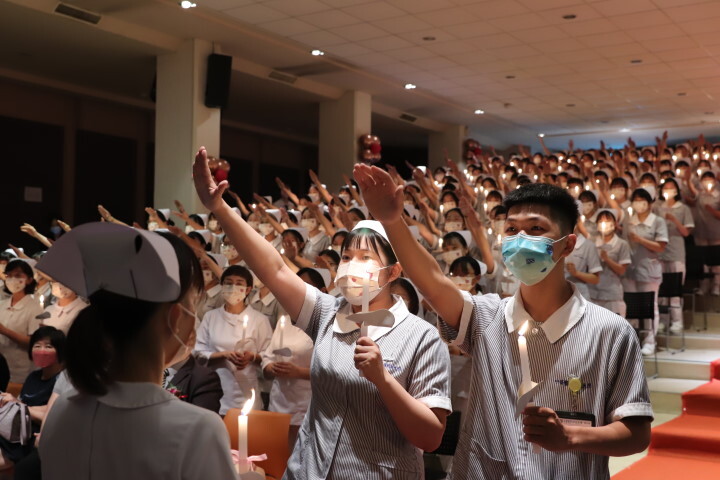 全體加冠生在宣誓代表引領下進行宣誓,過程莊嚴隆重